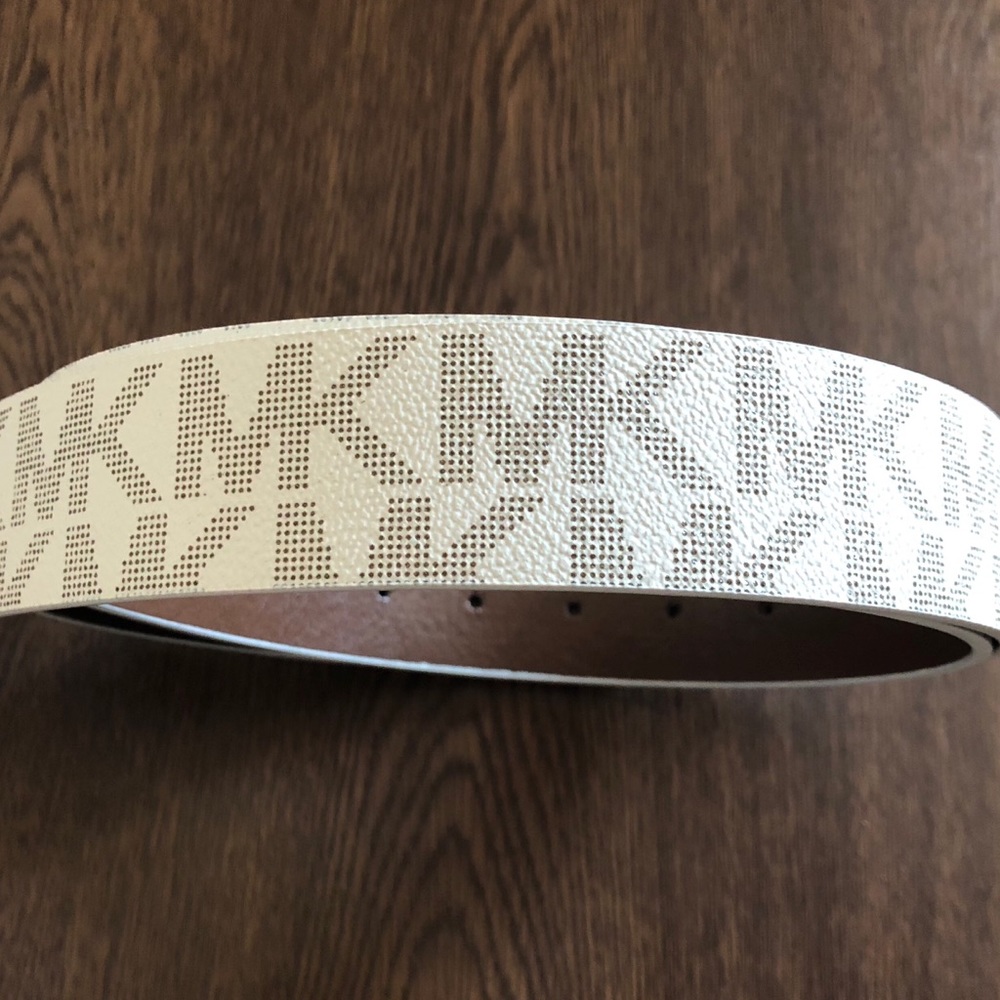 Michael Kors Vanilla/Gold X-Large Leather Belt - Picture 2 of 6